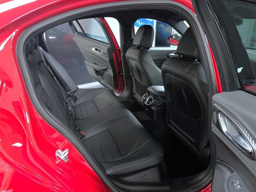 Alfa Romeo Giulia 2.9 V6 BiTurbo 520k QV Carbon Edition III *956*