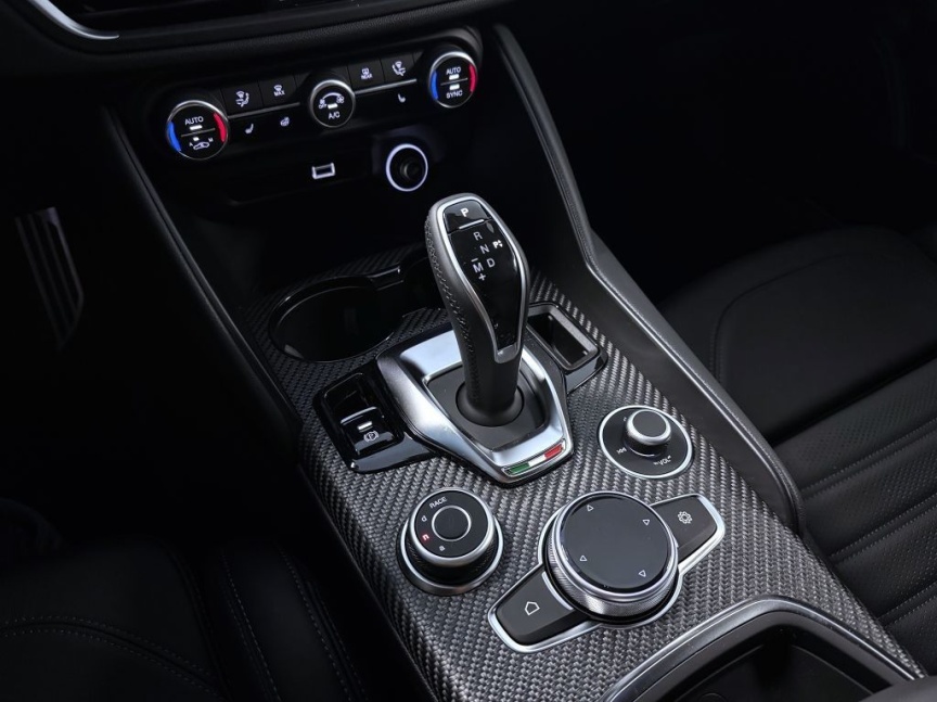 Alfa Romeo Giulia 2.9 V6 BiTurbo 520k QV Carbon Edition III *956*