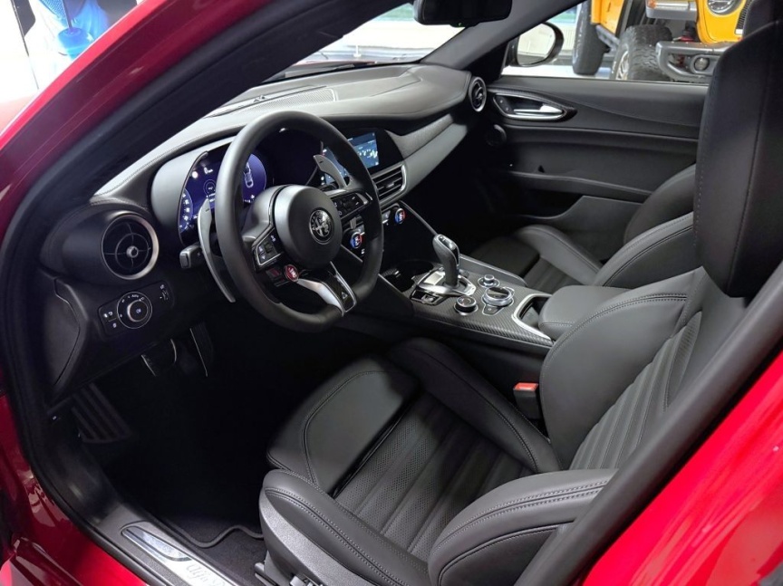 Alfa Romeo Giulia 2.9 V6 BiTurbo 520k QV Carbon Edition III *956*