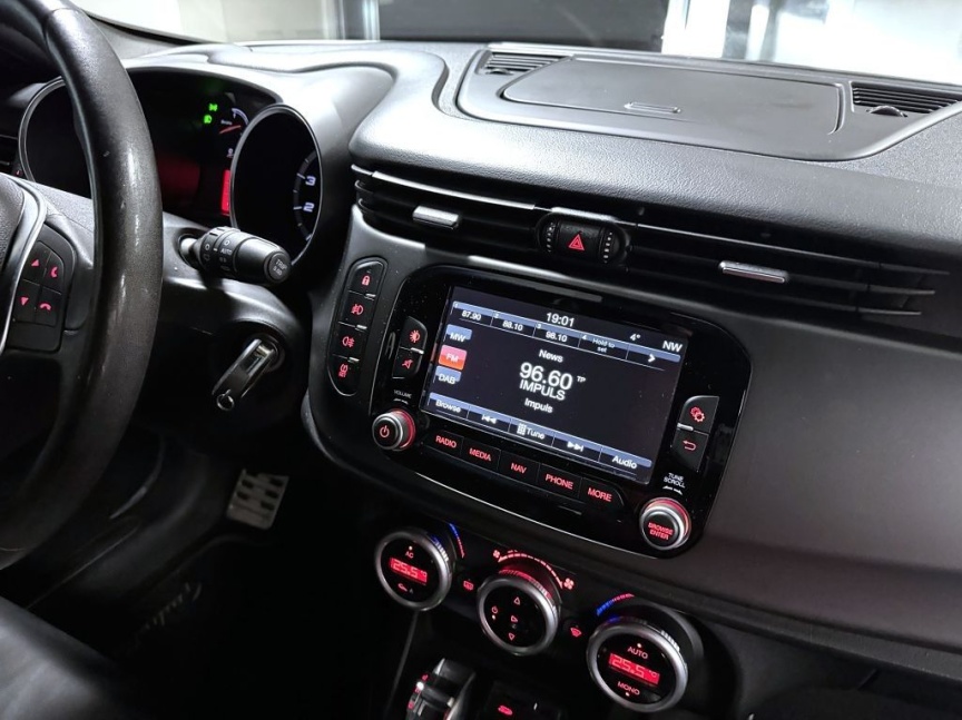 Alfa Romeo Giulietta 1750 TBi 240k TCT QV Launch Edition ZENDER