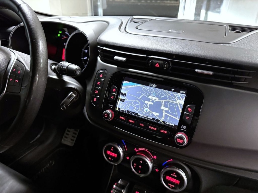 Alfa Romeo Giulietta 1750 TBi 240k TCT QV Launch Edition ZENDER