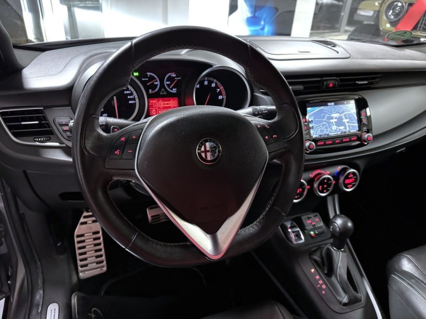 Alfa Romeo Giulietta 1750 TBi 240k TCT QV Launch Edition ZENDER