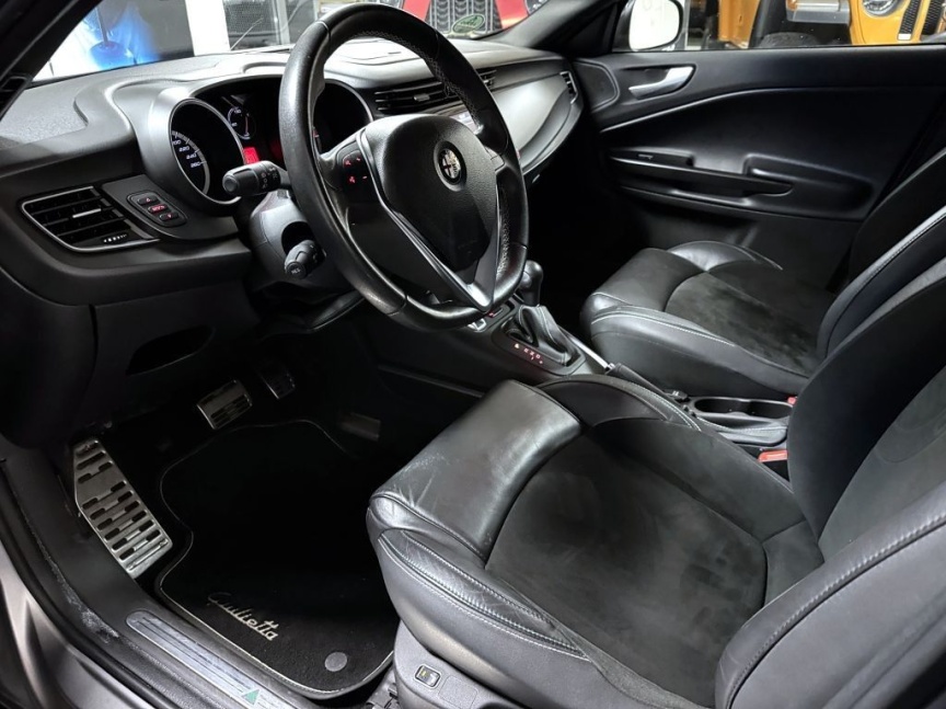 Alfa Romeo Giulietta 1750 TBi 240k TCT QV Launch Edition ZENDER