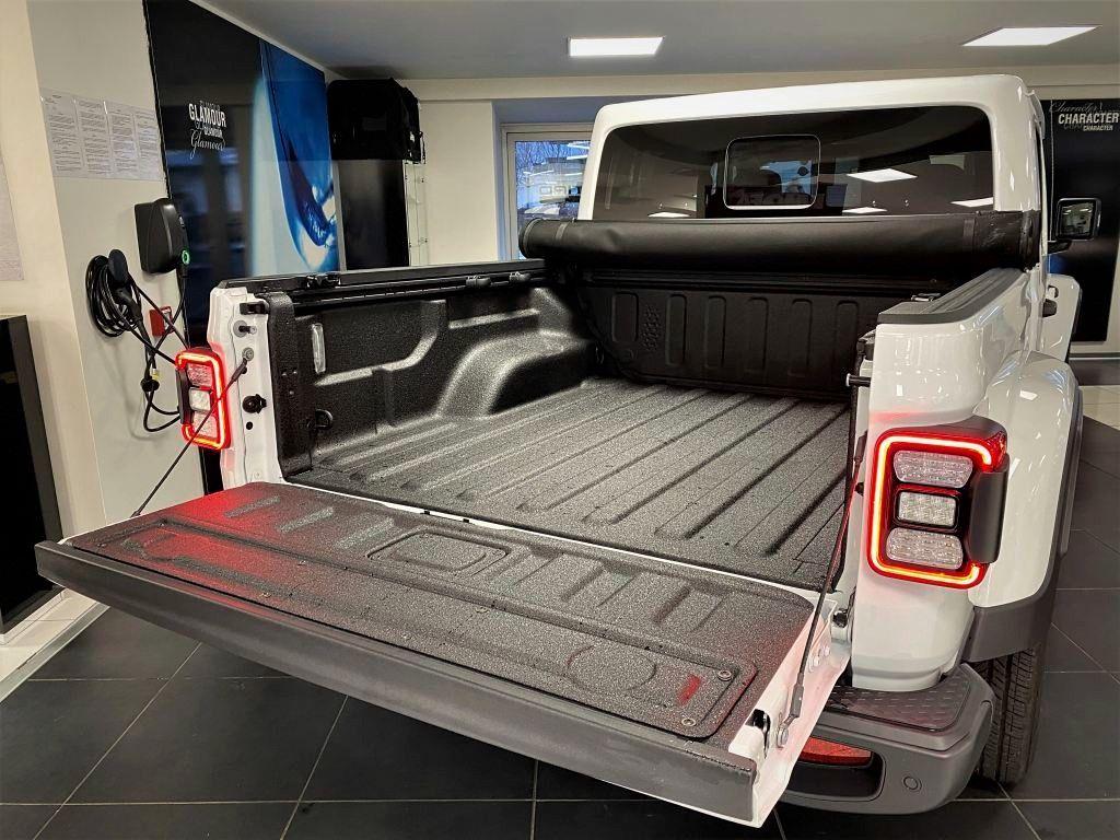Jeep Gladiator 3.0 CRD V6 264k AT8 ZF OVERLAND MY23 *035* ek