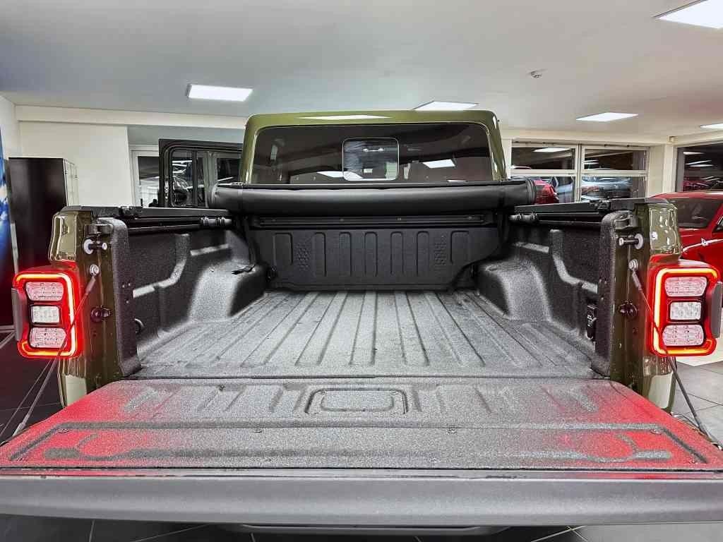 Jeep Gladiator 3.0 CRD V6 264k AT8 ZF OVERLAND MY23 *735* ek