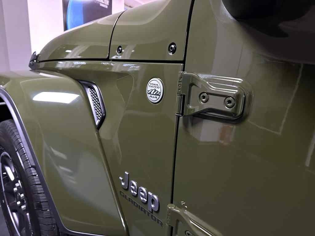 Jeep Gladiator 3.0 CRD V6 264k AT8 ZF OVERLAND MY23 *735* ek