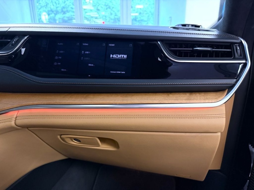Jeep Grand Cherokee 5,7 V8 357k 4x4 AT8 ZF SUMMIT RESERVE
