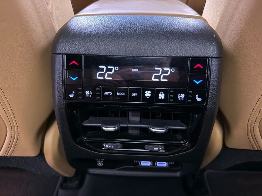 Jeep Grand Cherokee 5,7 V8 357k 4x4 AT8 ZF SUMMIT RESERVE