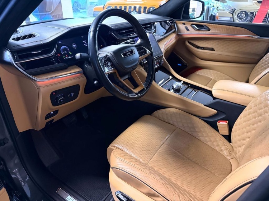 Jeep Grand Cherokee 5,7 V8 357k 4x4 AT8 ZF SUMMIT RESERVE