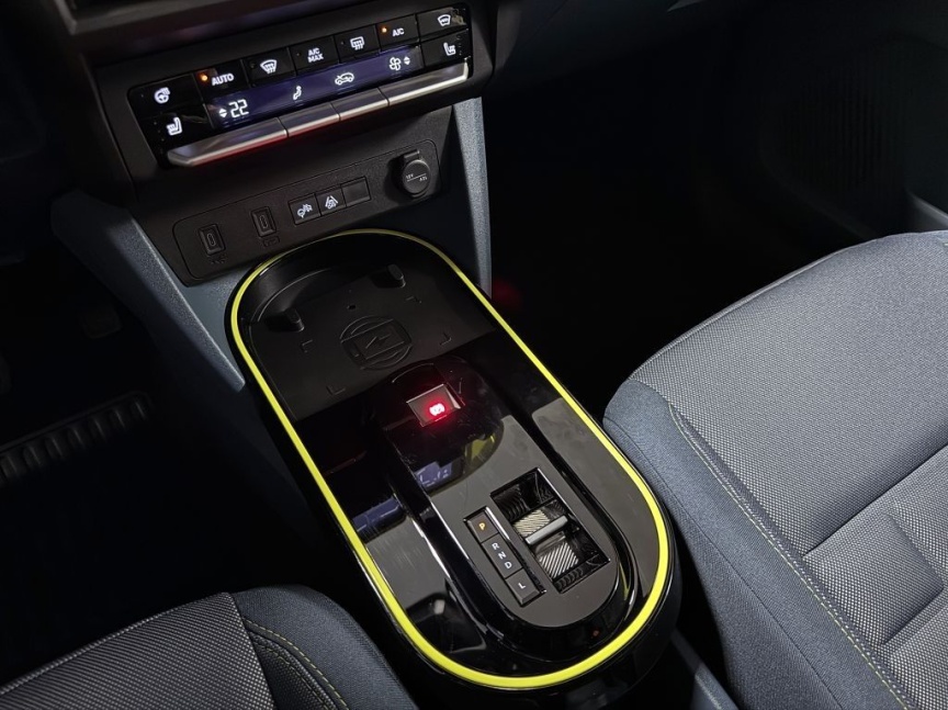 Fiat Grande Panda 1.2 Turbo Hybrid 110k MHEV eDCT La Prima *401*