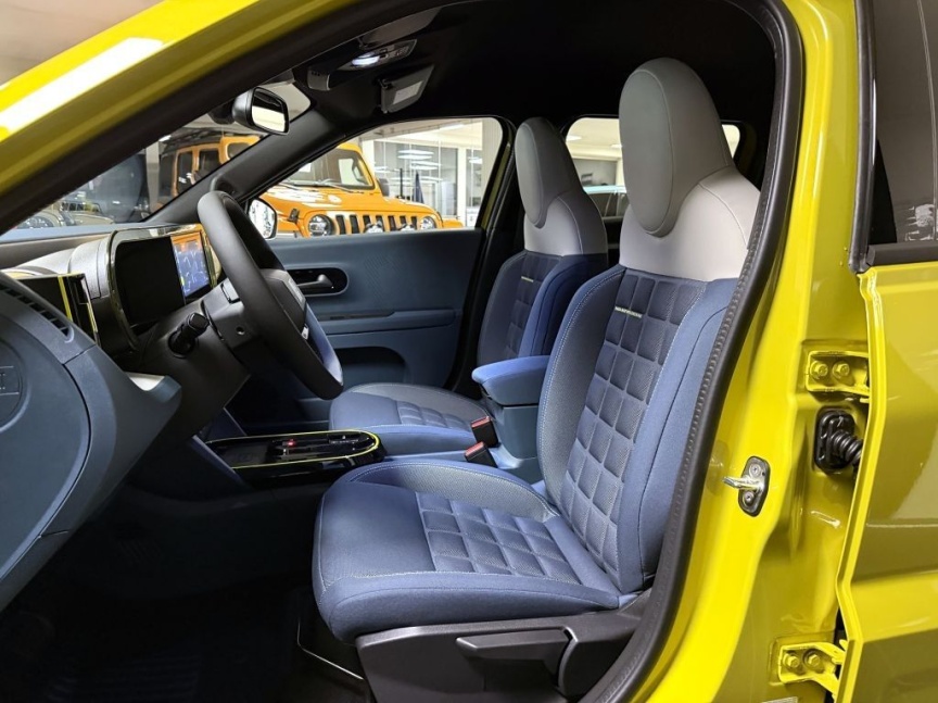 Fiat Grande Panda 1.2 Turbo Hybrid 110k MHEV eDCT La Prima *401*