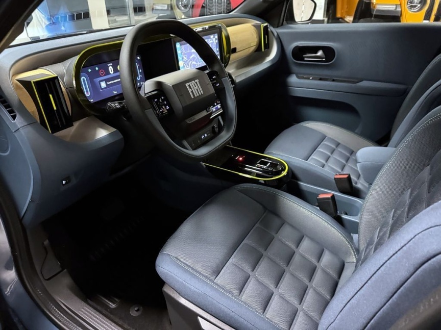 Fiat Grande Panda 1.2 Turbo Hybrid 110k MHEV eDCT La Prima *871* e