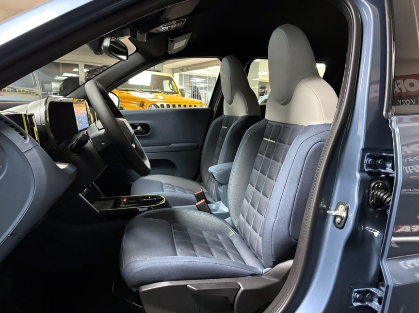 Fiat Grande Panda 1.2 Turbo Hybrid 110k MHEV eDCT La Prima *871* e