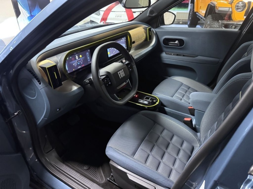 Fiat Grande Panda 1.2 Turbo Hybrid 110k MHEV eDCT La Prima X005