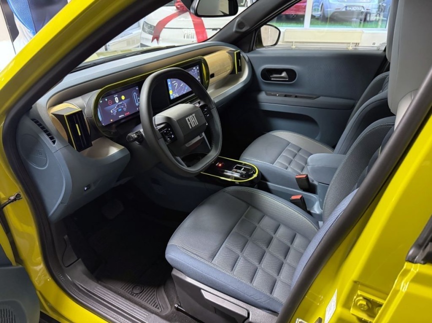 Fiat Grande Panda 1.2 Turbo Hybrid 110k MHEV eDCT La Prima
