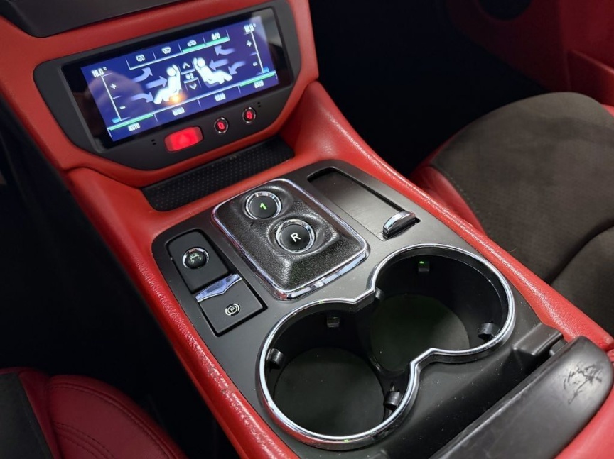 Maserati GranTurismo 4,7 V8 S F1 440k MC paket