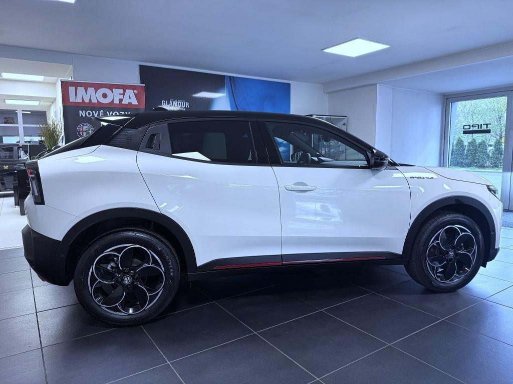 Alfa Romeo Junior Ibrida Speciale 1.2 Turbo Hybrid 145k *998*