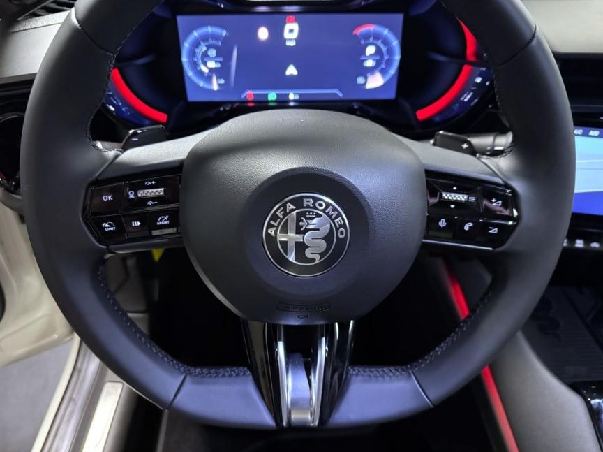 Alfa Romeo Junior Ibrida Speciale Q4 1.2 Turbo Hybrid 145k *523*