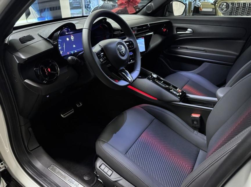 Alfa Romeo Junior Ibrida Speciale Q4 1.2 Turbo Hybrid 145k *523*
