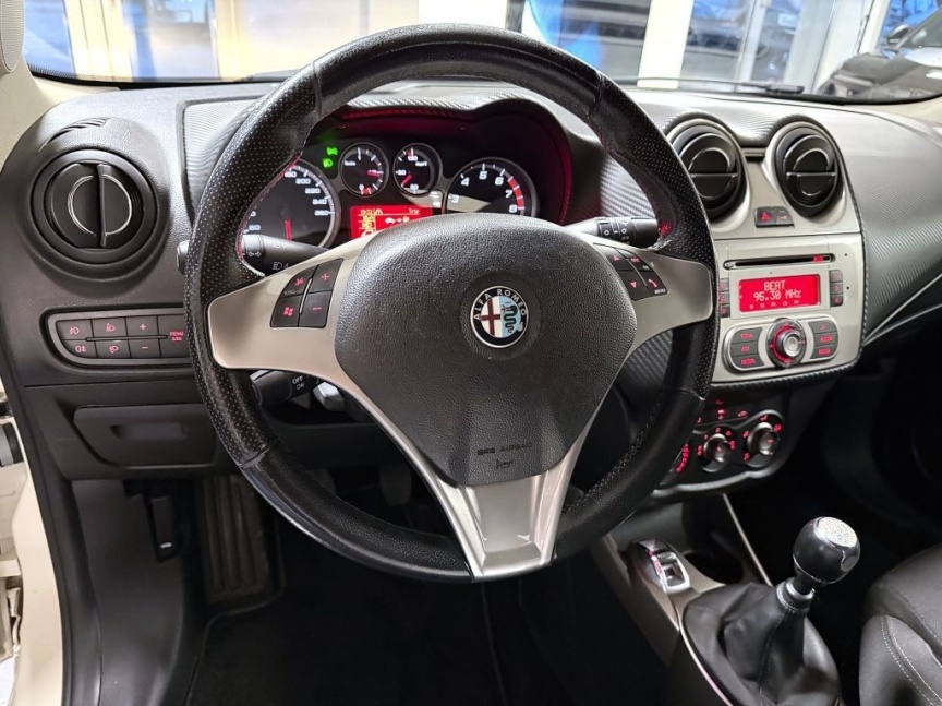 Alfa Romeo MiTo 1.4 T-JET 16V 155k MT Distinctive