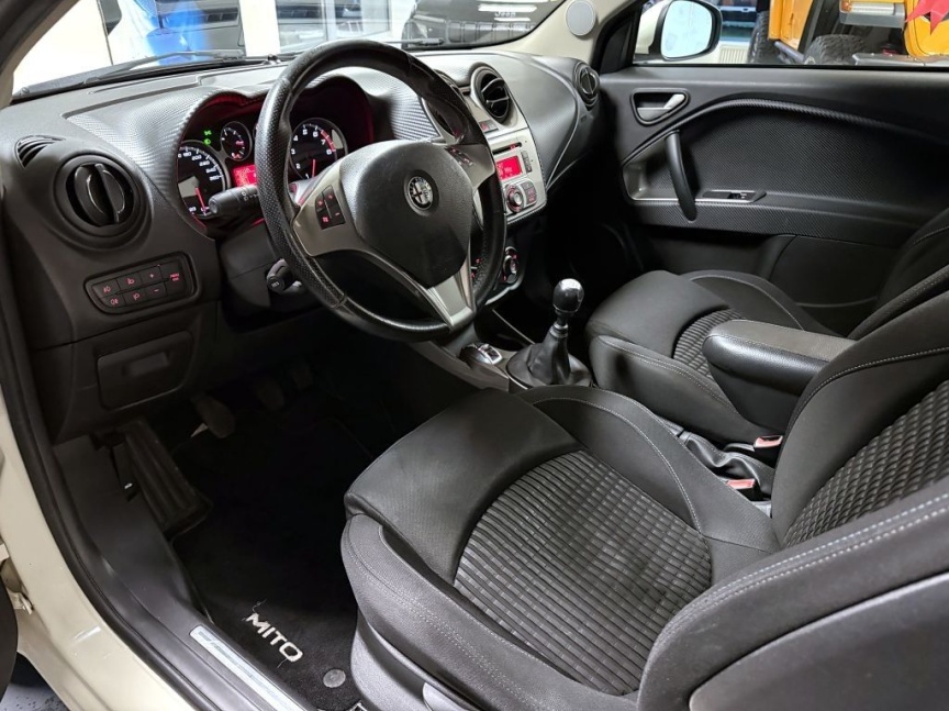 Alfa Romeo MiTo 1.4 T-JET 16V 155k MT Distinctive