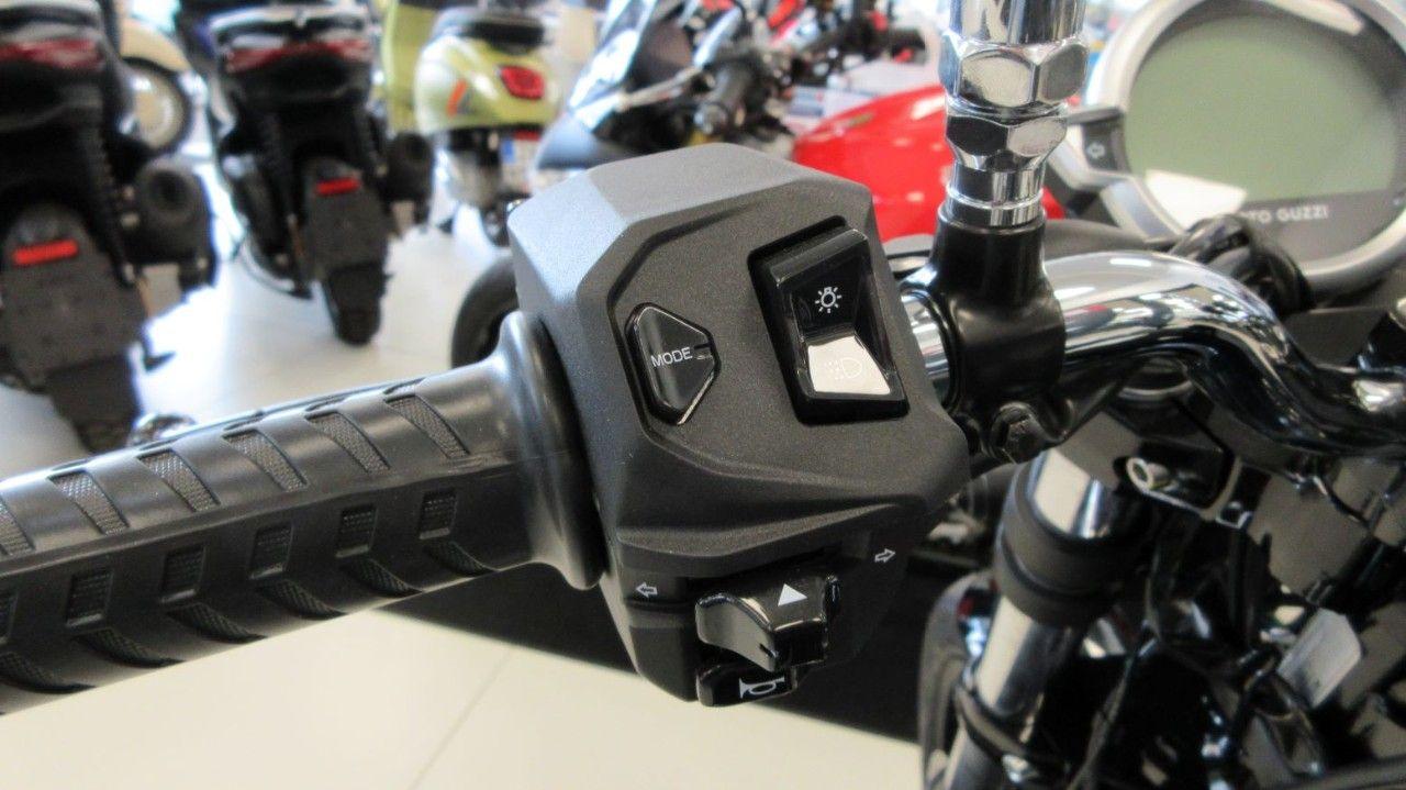Moto Guzzi V7 850 SPECIAL MY25