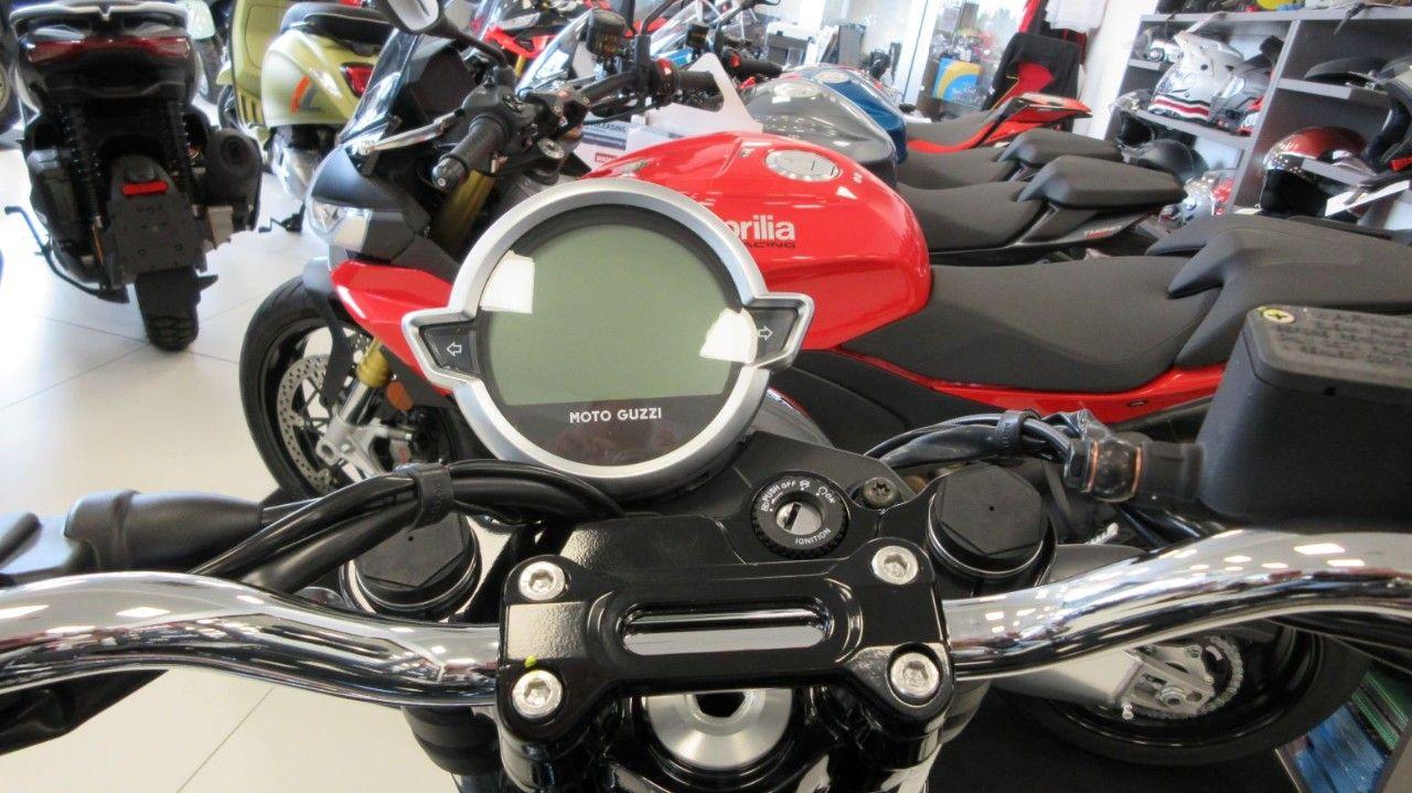 Moto Guzzi V7 850 SPECIAL MY25