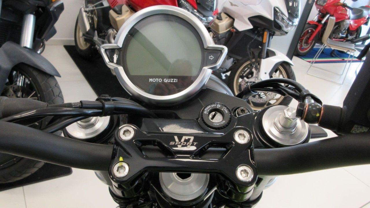 Moto Guzzi V7 850 SPORT
