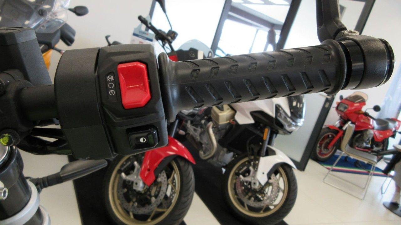 Moto Guzzi V7 850 SPORT