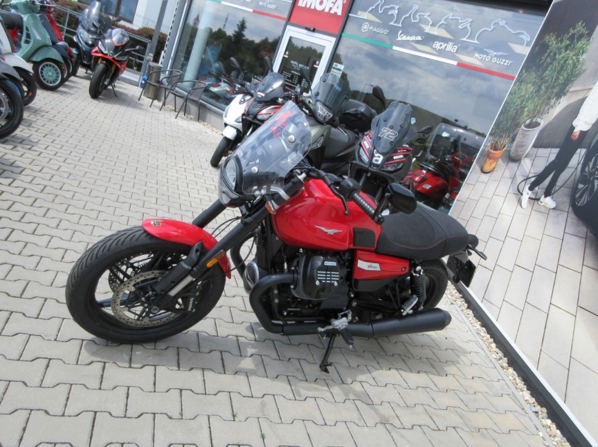 Moto Guzzi V7 850 SPORT