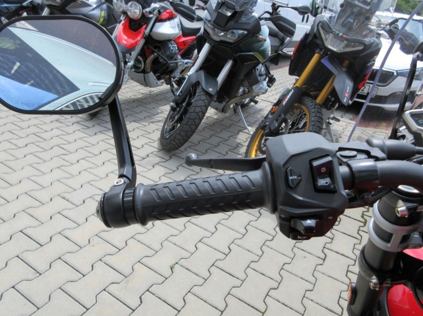Moto Guzzi V7 850 SPORT