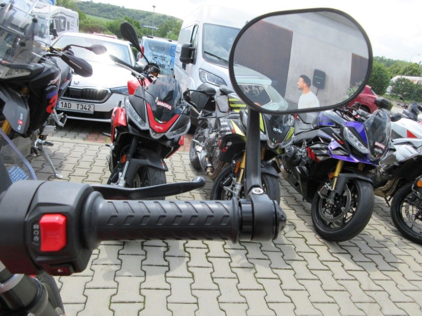Moto Guzzi V7 850 SPORT