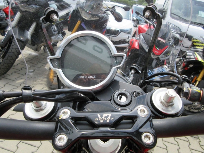 Moto Guzzi V7 850 SPORT