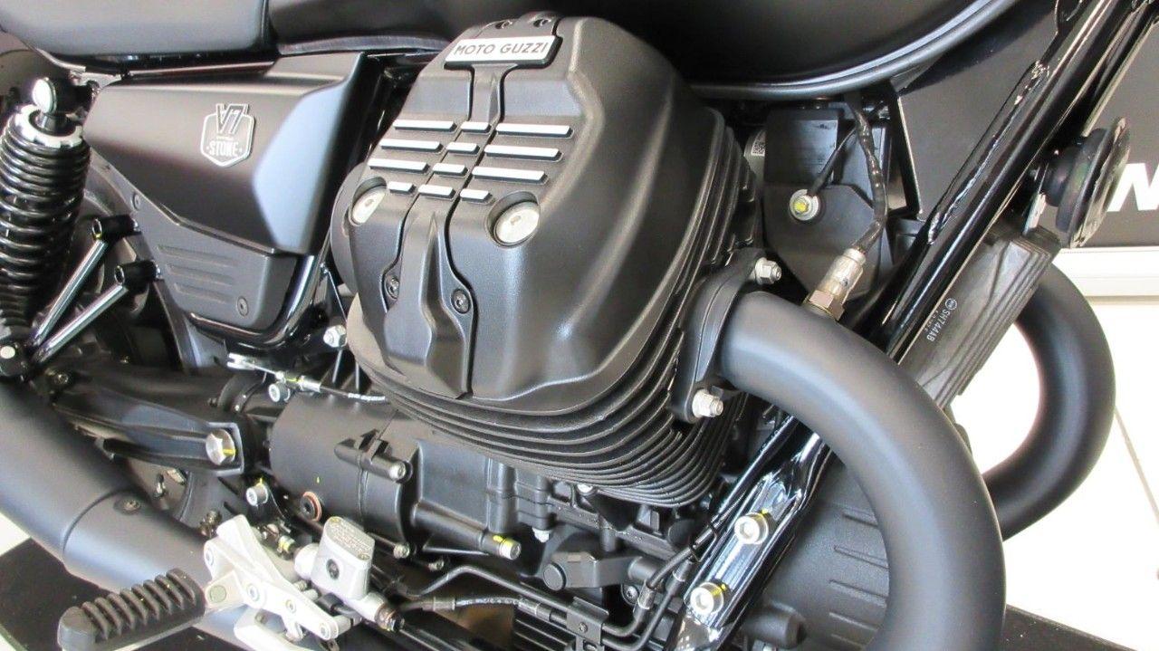 Moto Guzzi V7 850 STONE MY25