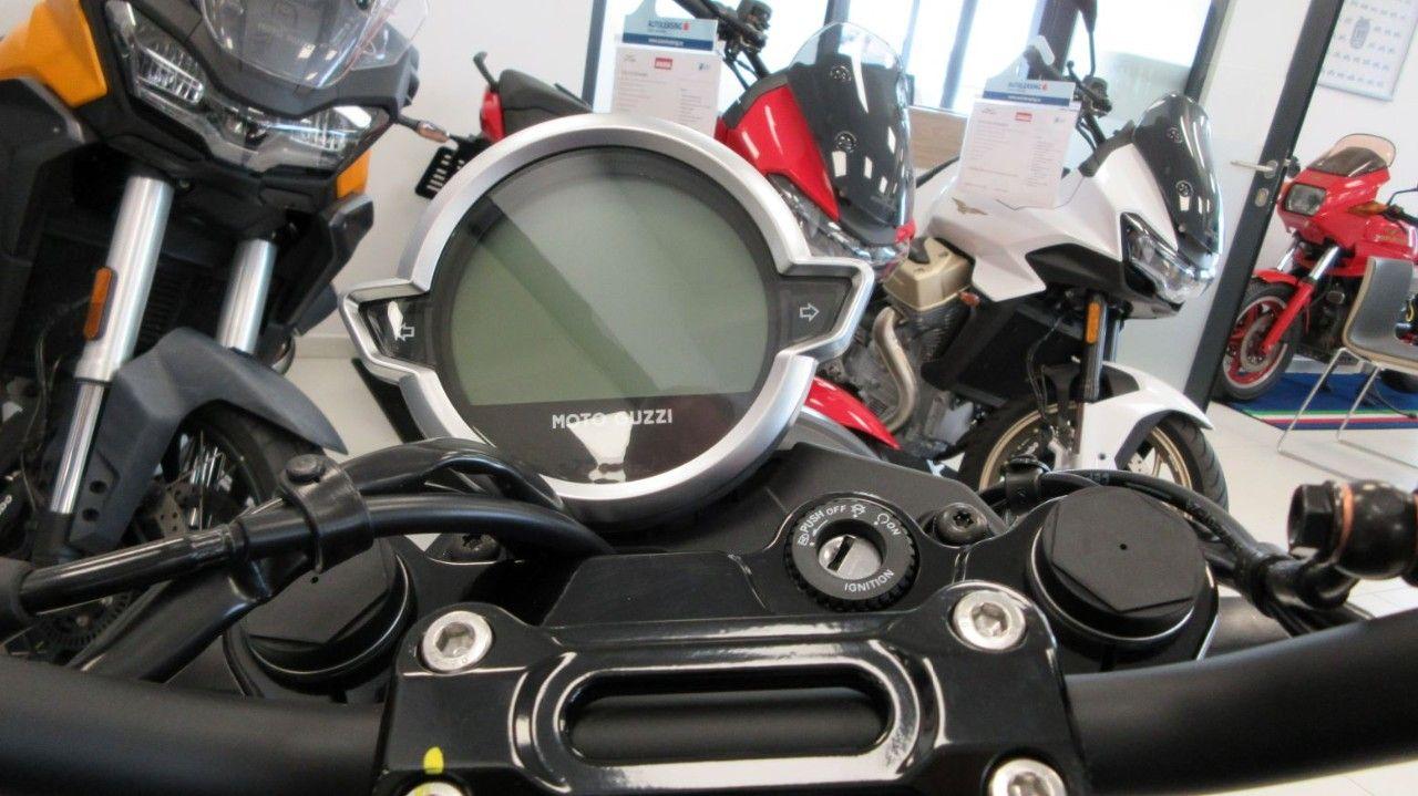 Moto Guzzi V7 850 STONE MY25