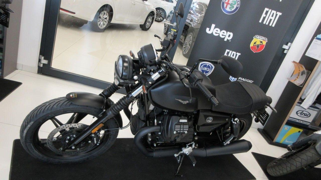 Moto Guzzi V7 850 STONE MY25