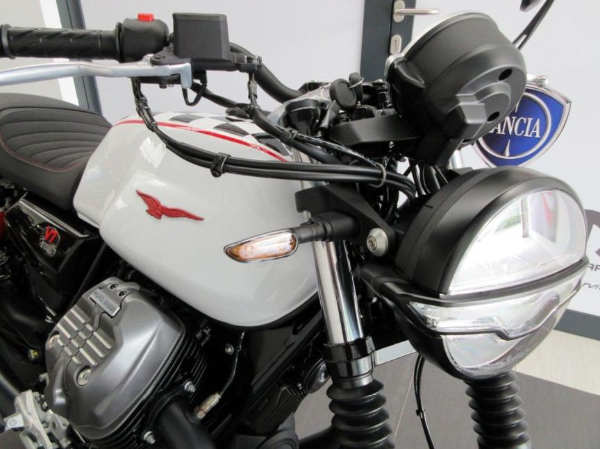 Moto Guzzi V7 850 Stone TEN e5
