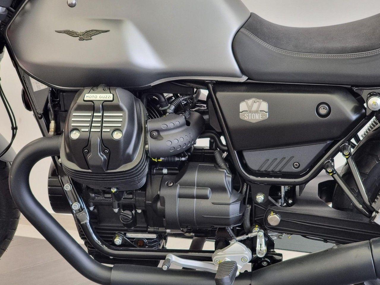 Moto Guzzi V7 850 Stone
