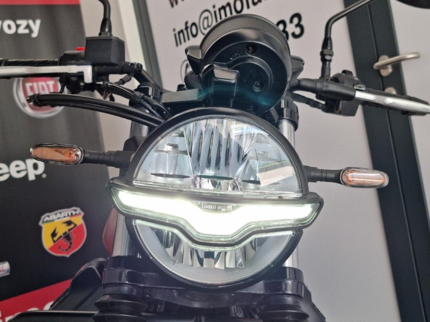 Moto Guzzi V7 850 Stone
