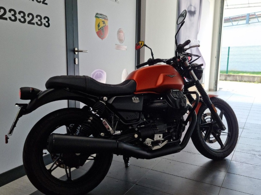 Moto Guzzi V7 850 Stone