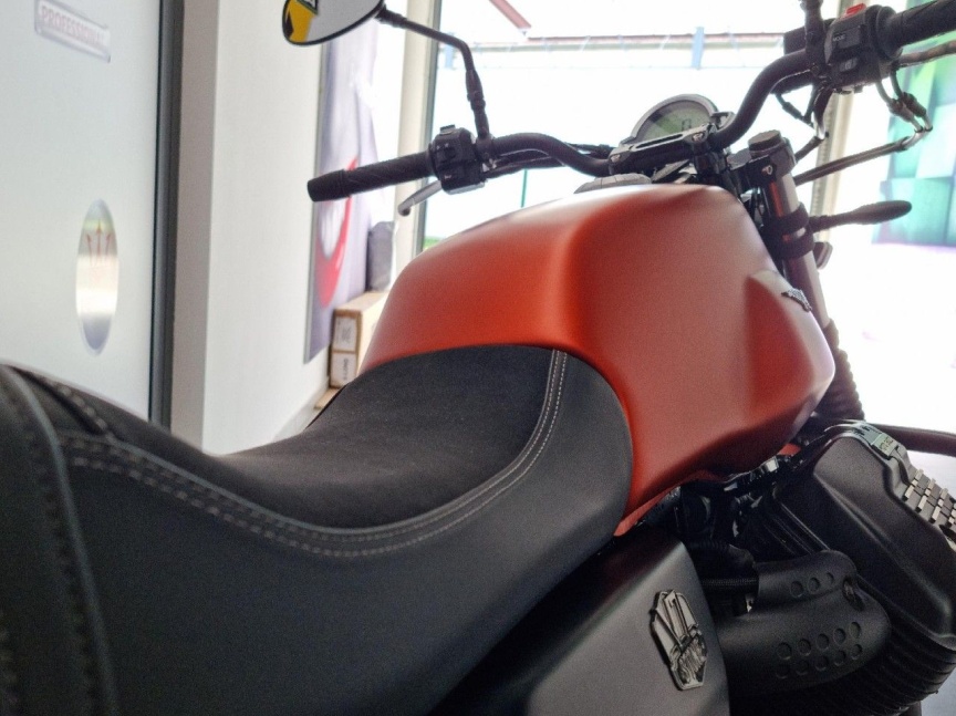 Moto Guzzi V7 850 Stone