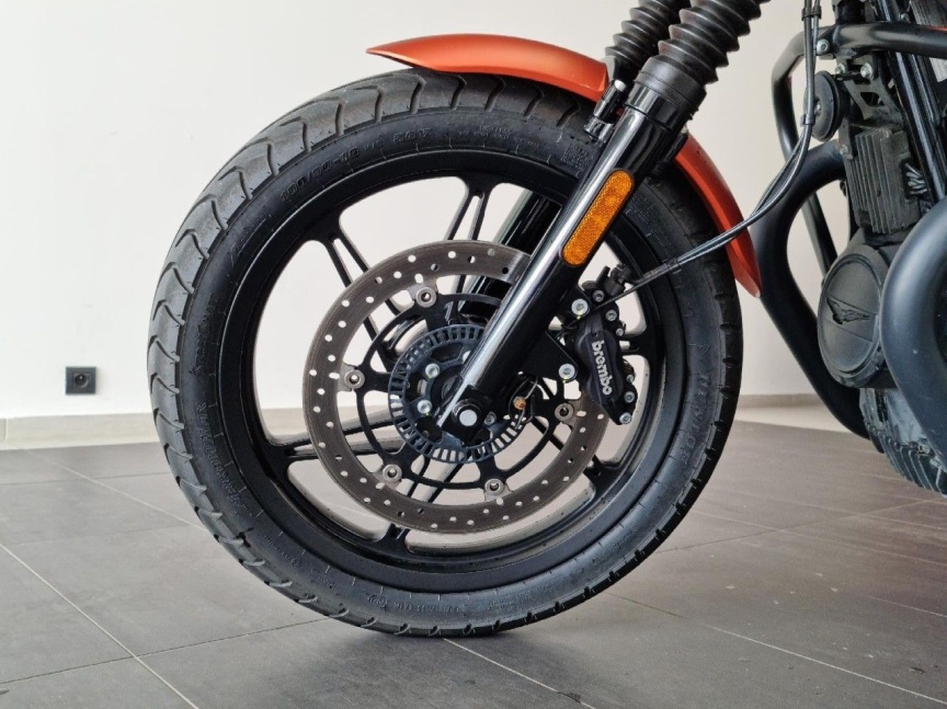 Moto Guzzi V7 850 Stone
