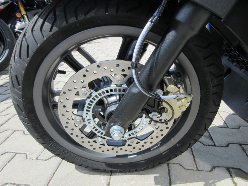 Ostatní Beverly 400 S e5