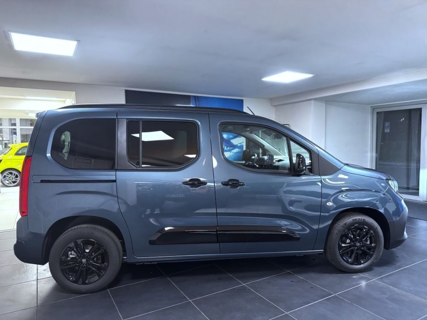 Fiat Qubo L 1.2 Turbo 110k MT Icon *964*