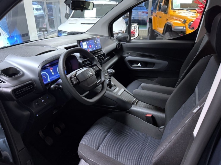 Fiat Qubo L 1.2 Turbo 110k MT Icon *964*