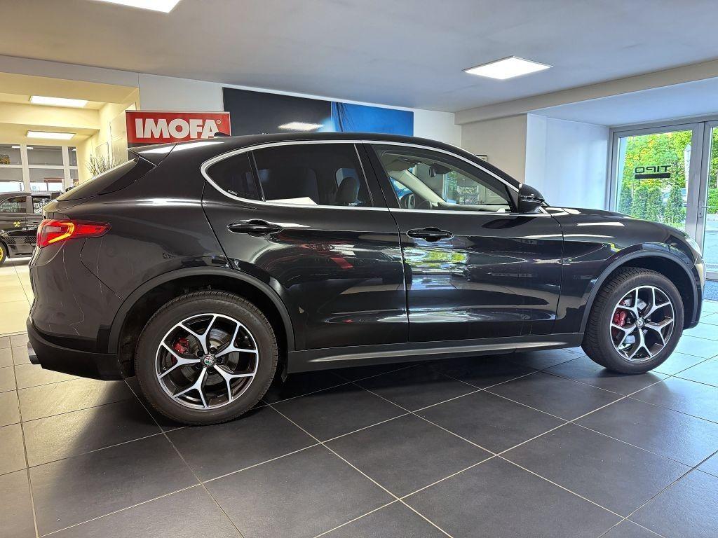 Alfa Romeo Stelvio 2.0 T 200k AT8 ZF Q4 4x4 Super, reg. 04/2019