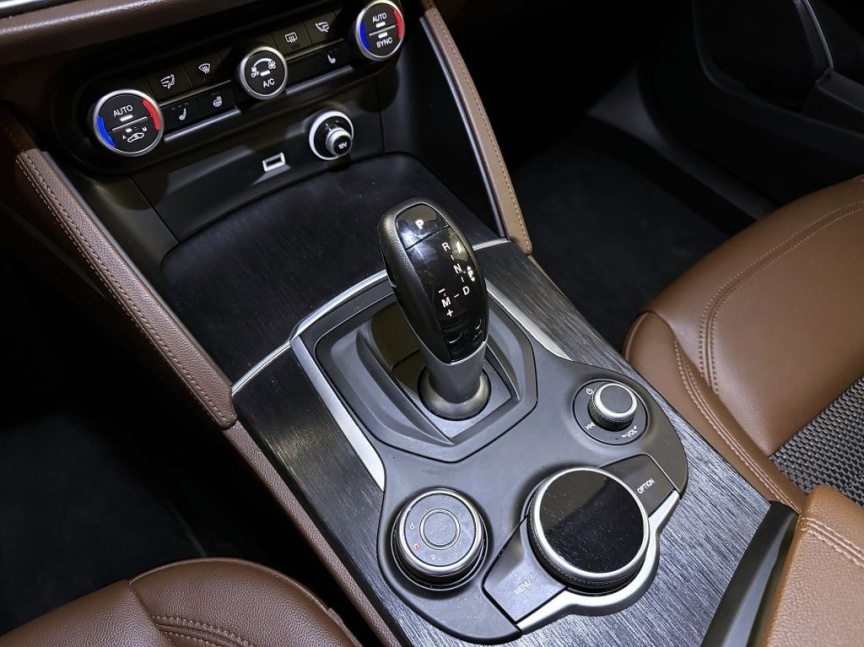 Alfa Romeo Stelvio 2.0 T 200k AT8 ZF Q4 4x4 Super