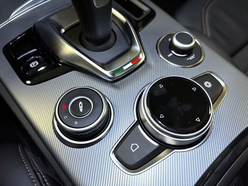 Alfa Romeo Stelvio 2.0 T 280k AT8 ZF Q4 4x4 Intensa *099*