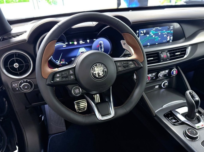 Alfa Romeo Stelvio 2.0 T 280k AT8 ZF Q4 4x4 Intensa *262 m*