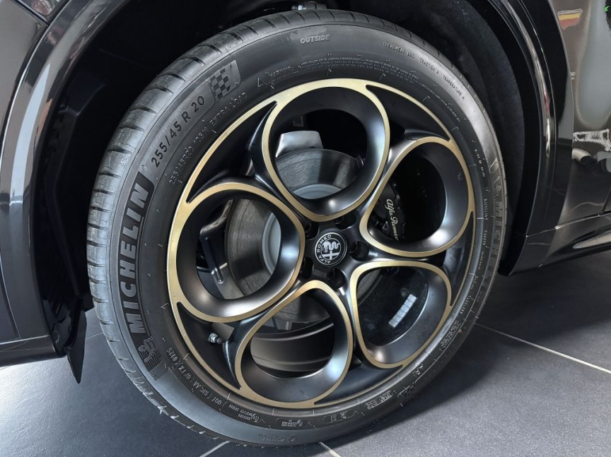 Alfa Romeo Stelvio 2.0 T 280k AT8 ZF Q4 4x4 Intensa *262 m*